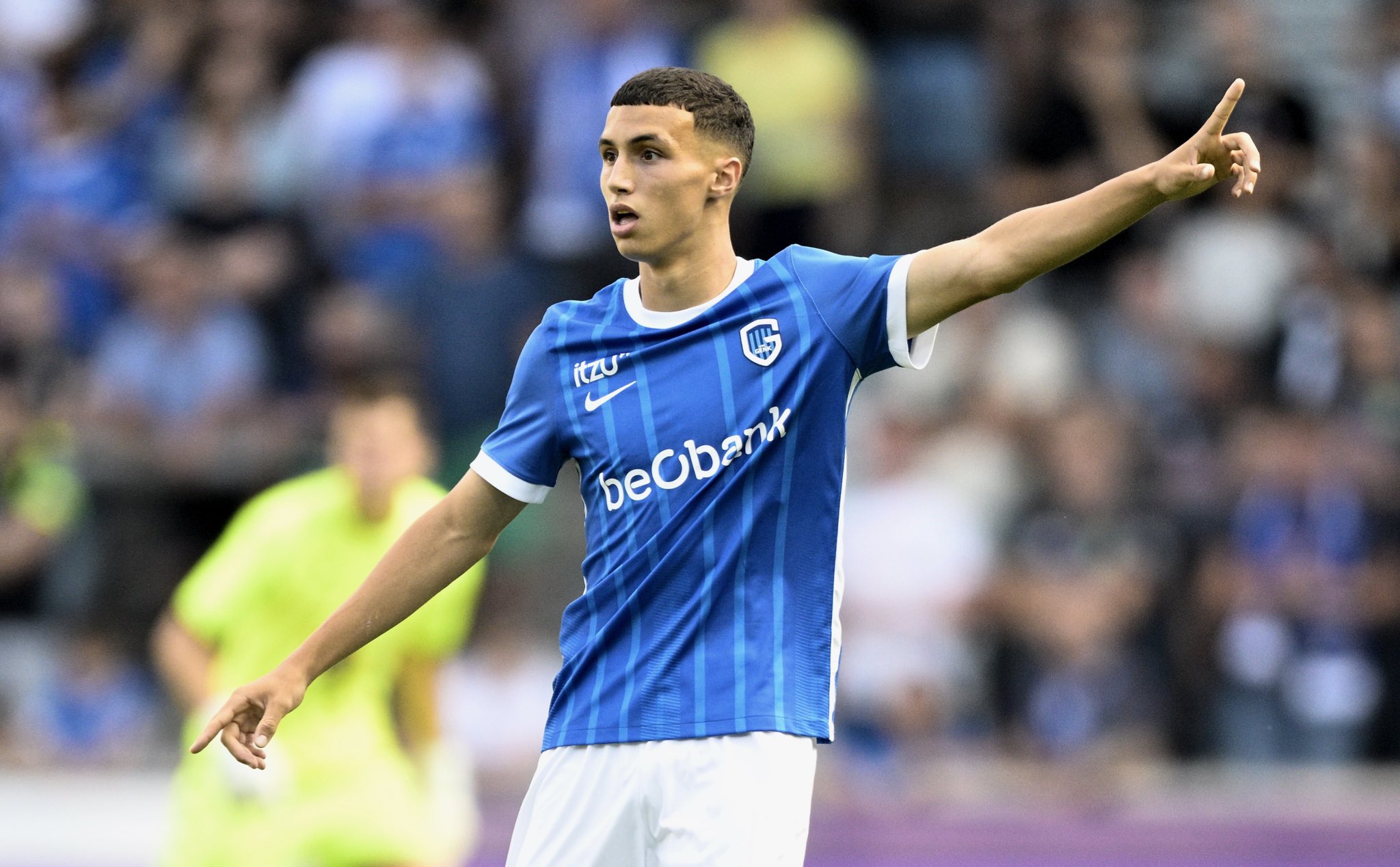 九游游戏中心-葡超加时末段走向成谜,纽约尼克斯防线松动,媒体盛赞,球探报告显示潜力-九游游戏中心